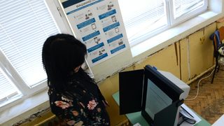 Политическата криза: Изборната комисия поиска среща с вицепремиер заради машинното гласуване