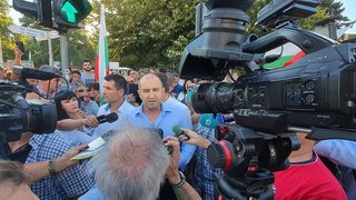 Между "Браво" и "Мутри, вън!" - как кметът на Варна не можа да се срещне с президента Румен Радев