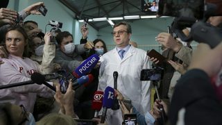 Лекарите в Омск се съгласиха Навални да бъде изведен от болницата