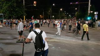 Ден 45: Джипчета играчки за Борисов, контрапротестът иска оставката на Радев (хронология)