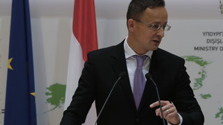 Унгарският външен министър нарече почивка на яхтата на милиардер "част от личния живот"