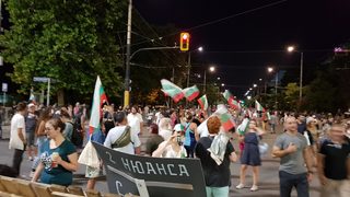 Ден 50: "Стена на позора" и нови въпроси за адреса на Гешев (хронология)