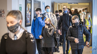 По-добре децата да са в клас: как Европа се връща на училище в условия на COVID-19
