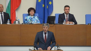 ДПС поиска оставките на кабинета и президента и експертен антикризисен кабинет