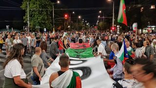 Ден 60: В деня на Съединението президентът заговори за братство на почтените хора (хронология)