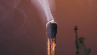 "Знам какъв измамник е": Писатели се надигат срещу Тръмп