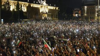 Уважаеми Бойко, яви се с трудовата си книжка в деловодството на МС