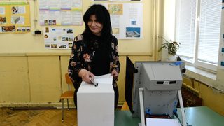 Окончателно: на следващите избори ще се гласува и с машини, и с бюлетини (допълнена)
