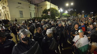 Политическата криза: Сблъсъци с полицията, заради блокада на пътя към храма (хронология)