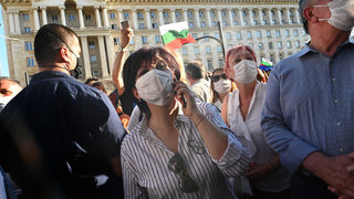 "Хóди пeшa, бe!": простащина по върховете на властта