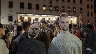 Над сто интелектуалци: Незабавна оставка на Борисов, Гешев, Кошлуков, Караянчева