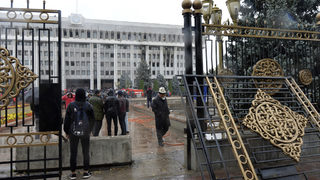 Опозицията в Киргизстан създаде втори съвет за излизане от политическата криза