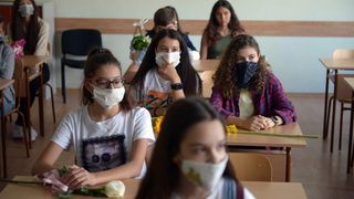 Обратно към е-уроците: решението ще зависи от заразените с коронавирус и сезонен грип
