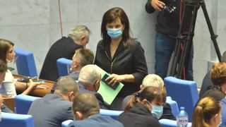 "България не е по-зле от Северна Корея" - ГЕРБ се оправда за критиките от Брюксел, БСП иска оставки, ДПС мълчи