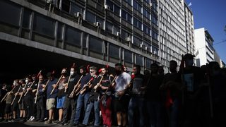 Стачка в Гърция засегна полетите и държавните болници