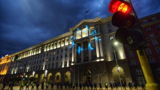 Гражданите да си мият ръцете, а политиците?