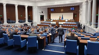 След отказ да носи маска депутат от БСП бе изгонен от парламента