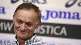 След напрежението шефът <span class="highlight">на</span> българските щанги запази поста си