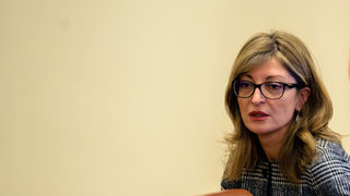 Захариева не иска да влиза в обяснителен режим за Северна Македония