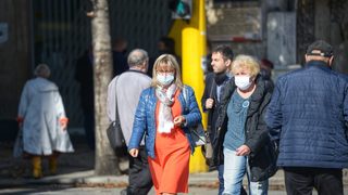 Коронавирусът в България: здравният министър удължи някои ограничения до края <span class="highlight">на</span> ноември (хронология)