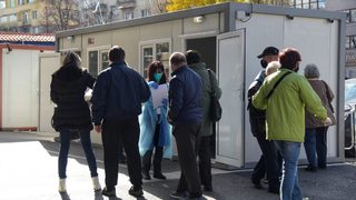 "Справяме се успешно" - властите за COVID ситуацията и някои важни противоречия