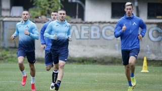 Нови случаи на заразени в "Левски" поставят дербито с ЦСКА под въпрос