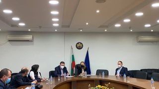 Коронавирусът в България: Здравният министър се срещна с болнични шефове в Пловдив (хронология)