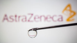 Ваксината на AstraZeneca и Оксфорд показа до 90% ефективност срещу COVID-19