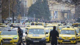 Снимка на деня: Протест с искане за затвор