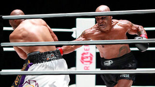 Холифийлд предизвика <span class="highlight">Тайсън</span> за "още един танц" на ринга
