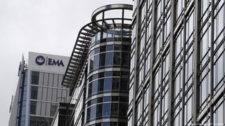 Кой и как одобрява нови ваксини в Европа