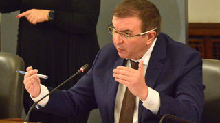 Здравният министър отчете COVID разходи, но депутати се интересуват от друго