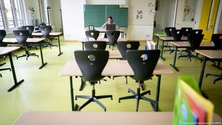 Училище по време <span class="highlight">на</span> пандемия: "Масово се преписва, правим тестовете колективно"