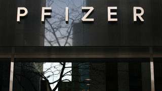 Коронавирусът по света: Ваксината на Pfizer потегли от Белгия