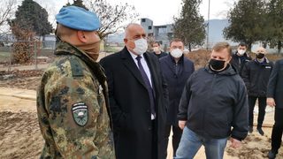 Борисов инспектира хладилник с новите ваксини в Пловдив (обновена)