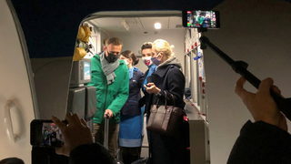 Навални е задържан при пристигане в Русия сред масови арести и блокирано летище