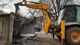 Общината започна събарянето на гаражни клетки в София