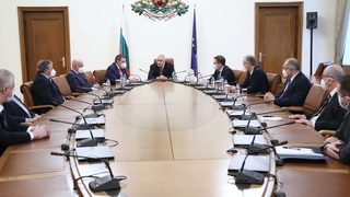 Щабът потвърди отварянето на моловете от февруари, големите ученици се връщат в клас