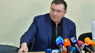 Коронавирусът в България: Заповедите за отварянето на моловете и ресторантите са издадени (хронология)