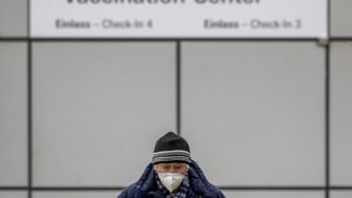 Коронавирусът по света: Германия забрани пътуването от държави с нови щамове (хронология)