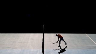 Стотици тенисисти и служители ще бъдат изолирани преди Australian Open