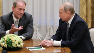 Зеленски закри телевизии на близък до Путин, опозицията обяви процедура за импийчмънт