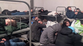 "Жена ми се прибираше от пекарната": Какви хора са в ареста след протестите в Русия