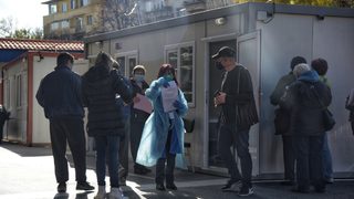 Коронавирусът в България: заразените се увеличават, "зелените коридори" може да се отложат до 15 март (хронология)