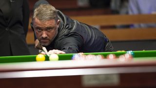 След деветгодишна пауза Стивън Хендри отново ще играе снукър професионално