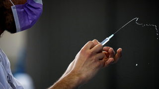 Под 10% от българите искат да се ваксинират веднага, половината - никога