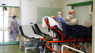 Коронавирусът по света: Чехия отчете рекорден брой пациенти в тежко състояние