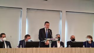 В отсъствието на Борисов ГЕРБ обеща още 500 км магистрали и усилия за правосъдна реформа