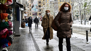Новите COVID мерки в София: големите ученици отново онлайн, заведенията ще работят до 22 ч.