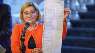 Как изглеждат бюлетината и машините, с които ще се гласува на 4 април
